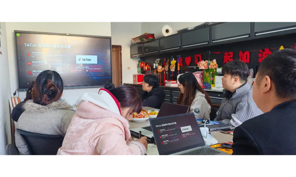 Зустрічає китайський Новий рік разом із рішеннями Power Tower